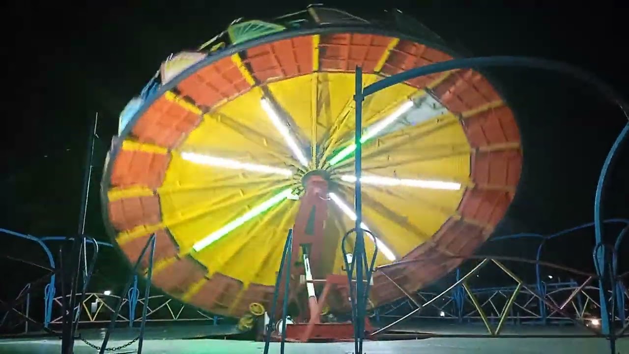 Juego mecánico trabant San Dimas 2022 (Atracciones Ortega)