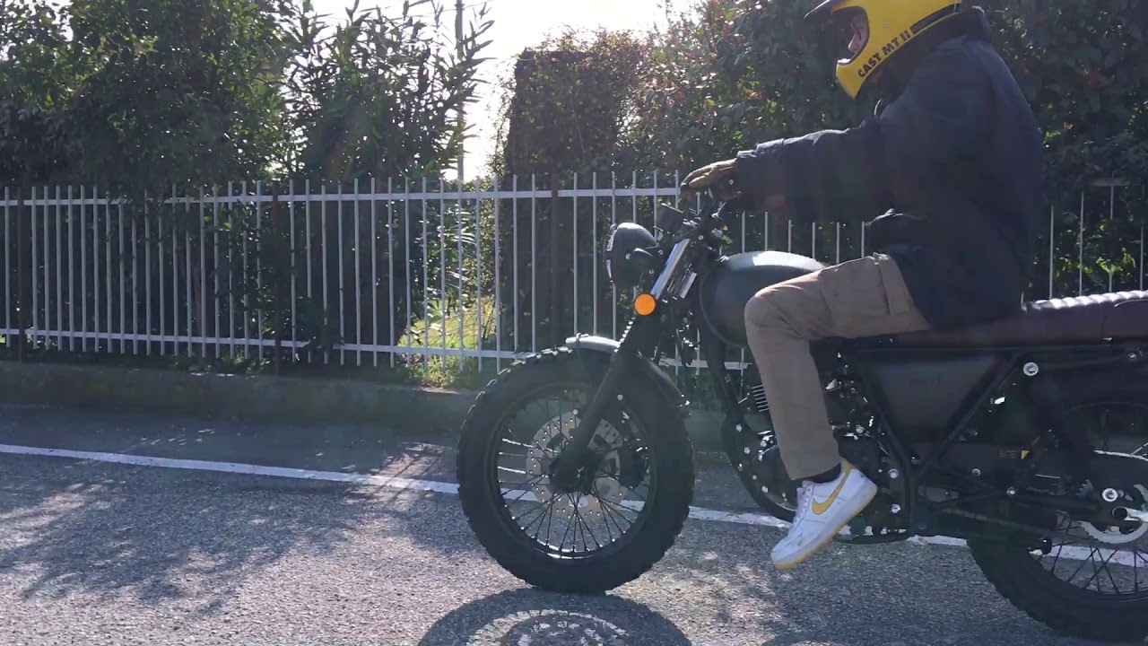 The MUTT MOTORCYCLES 125 Cast Helmets