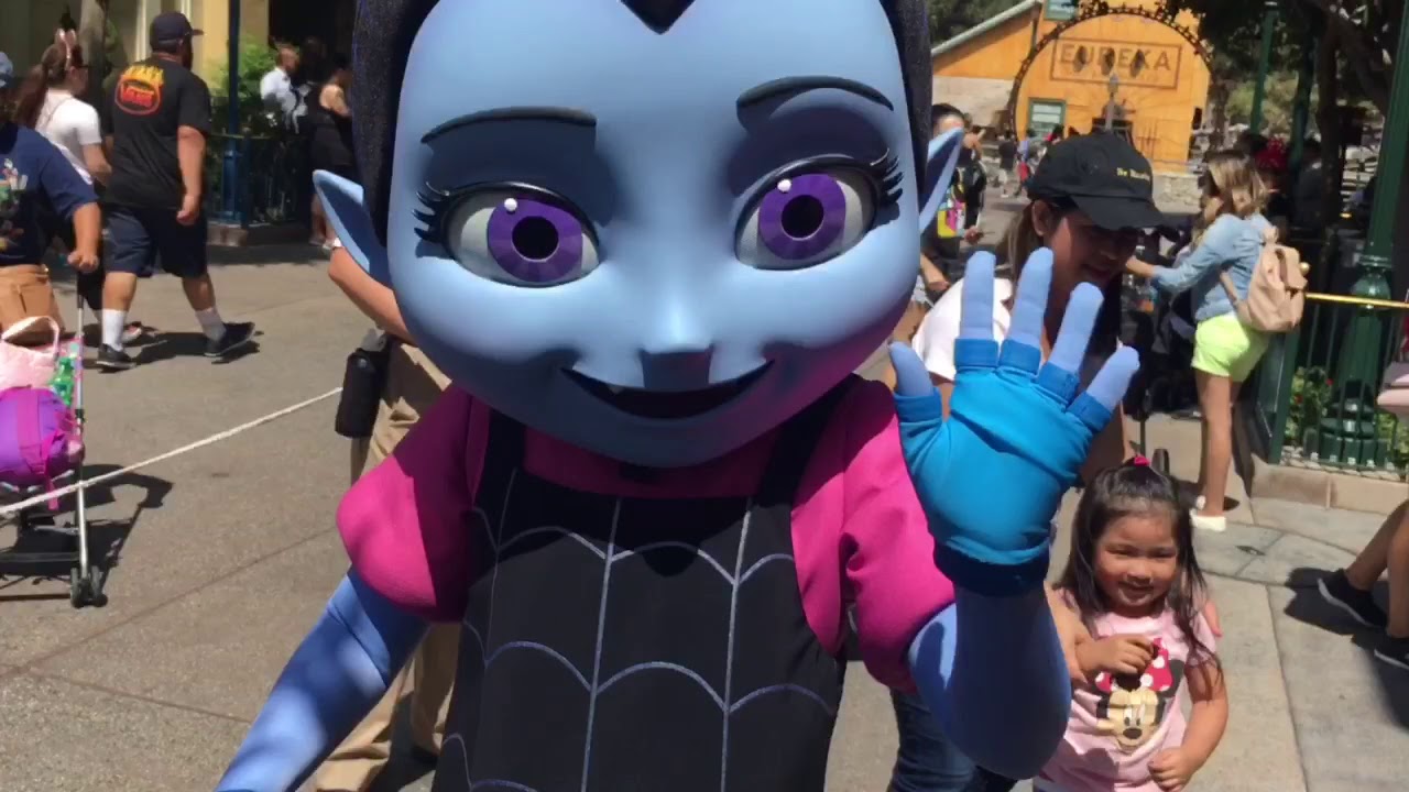 VAMPIRINA IN DISNEY CALIFORNIA ADVENTURE
