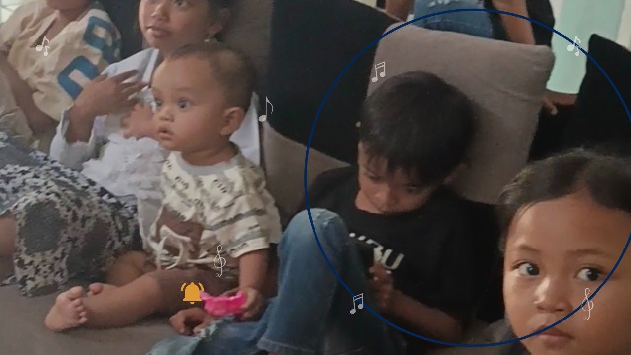 MAKAN-MAKAN BERSAMA KELUARGA BESAR