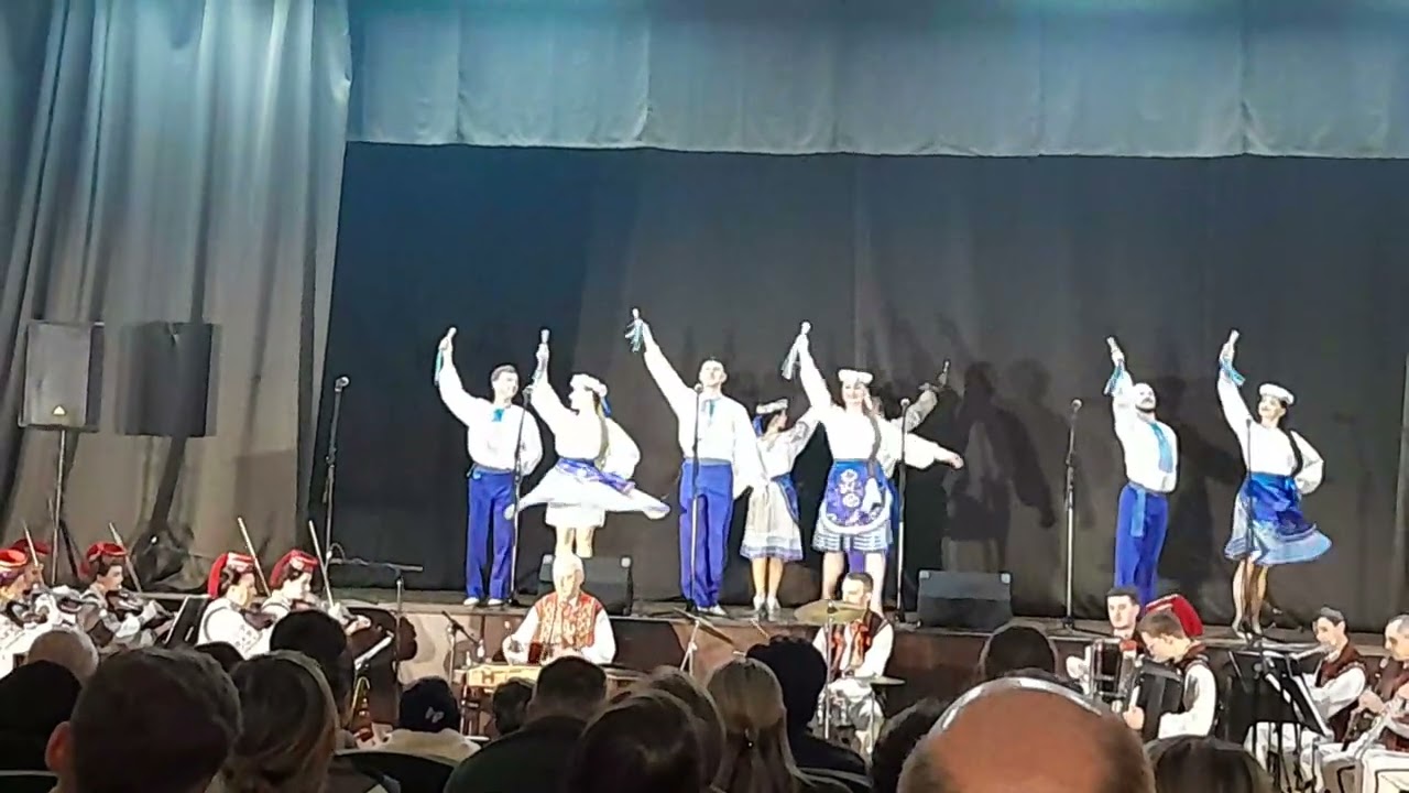 Ой у гаю при дунаю соловей щебече-неймовірне поєднаня танцю і співу
