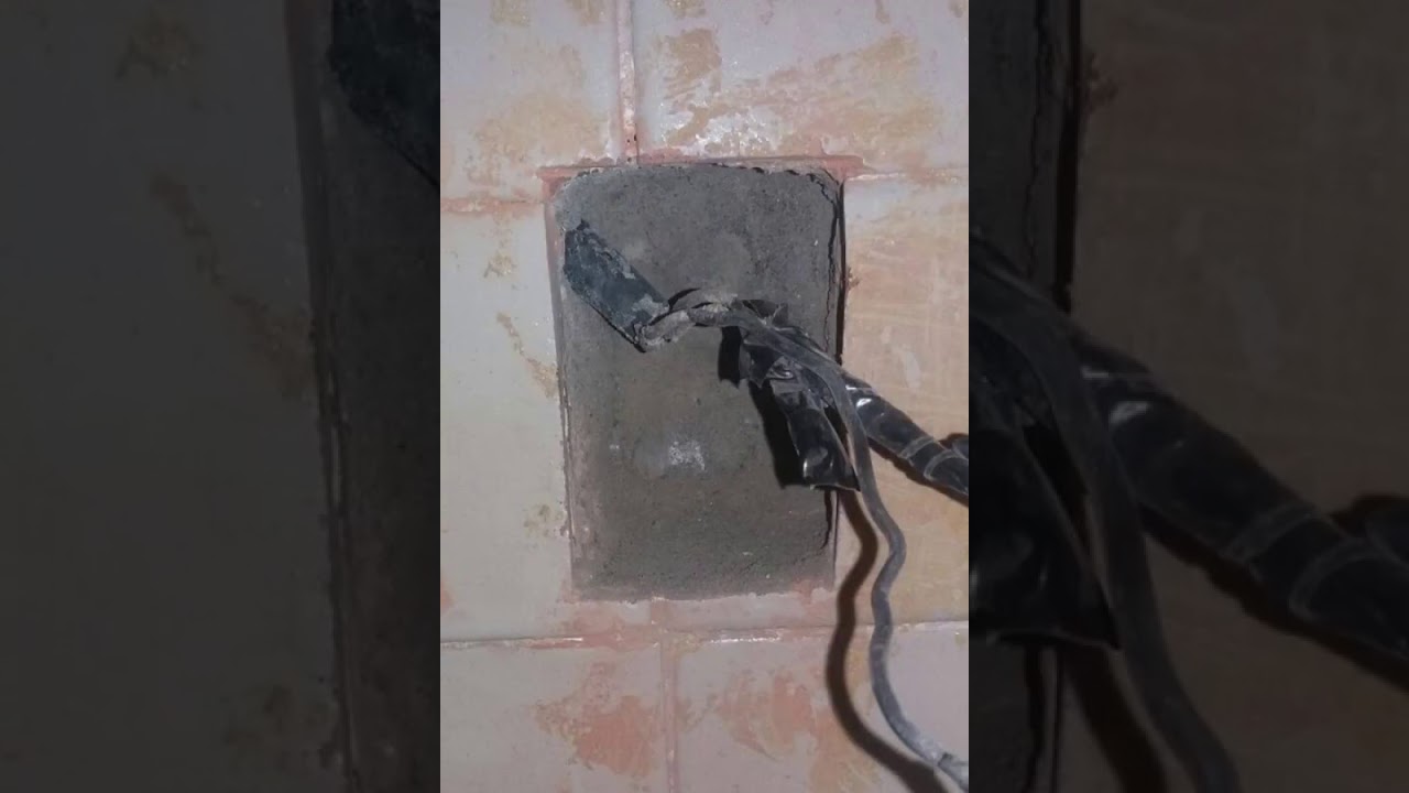 Troca de caixa de passagem e tomada novo padr&atilde;o