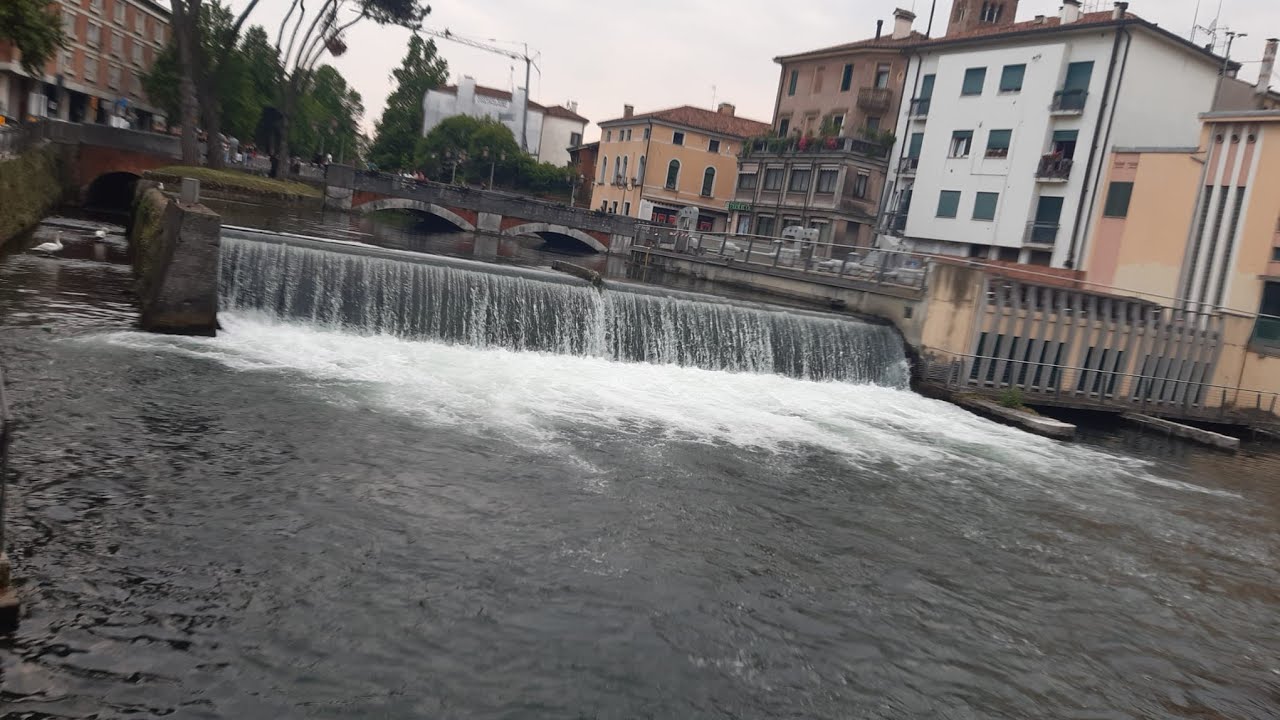 جولة خفيفة و سط اجمل مدينة تريفيزو الايطالية  treviso Italie.