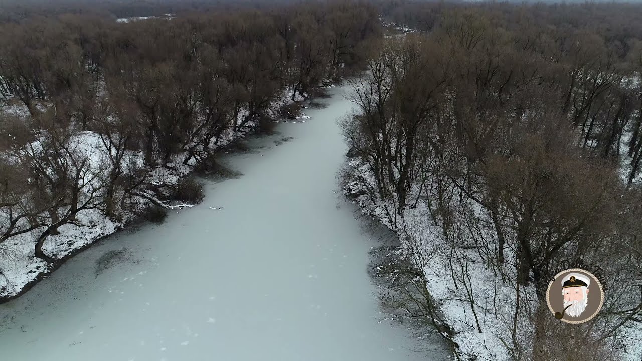 Canale si lacuri &icirc;nghețate, ianuarie in Delta Dunării. Frozen channels and lakes in the Danube Delta
