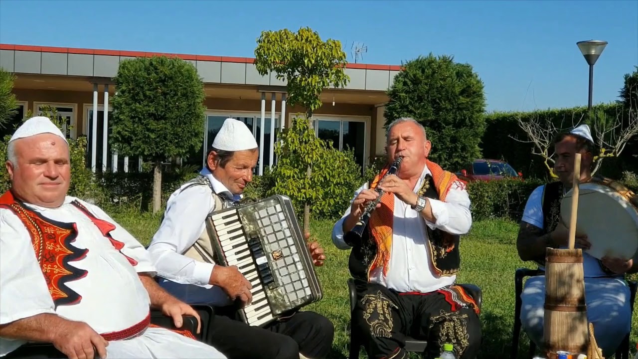 Buzë kuqe sy Lariskë Sofra Myzeqare  2020 Ideator Koreograf Agron Sinani