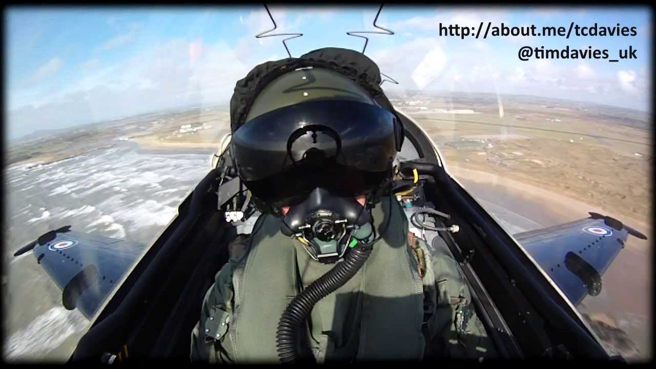 Low level flying QFI working - Hawk T2