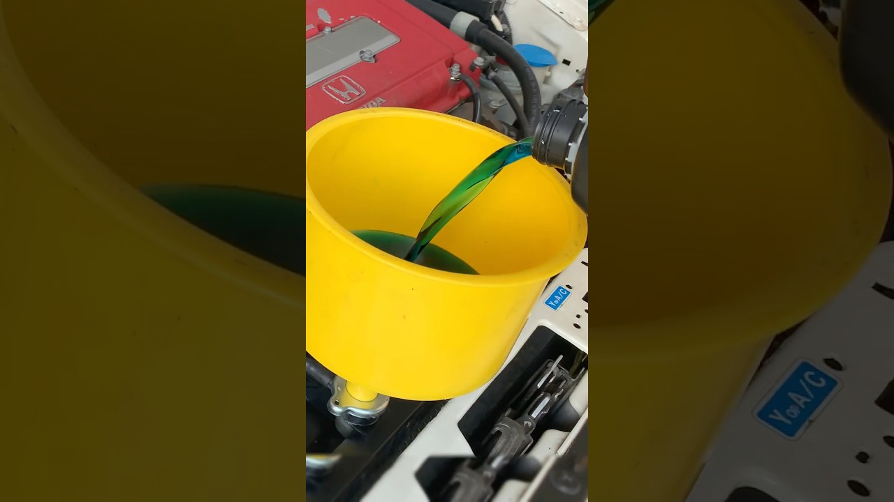 Radiator Coolant Funnel Bleed Spill-Free #tips #mechanic #coolant #honda #integra #burp