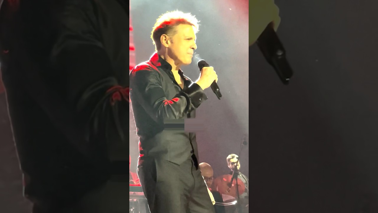 Luis Miguel ba&ntilde;a a sus fan&aacute;ticos 💦