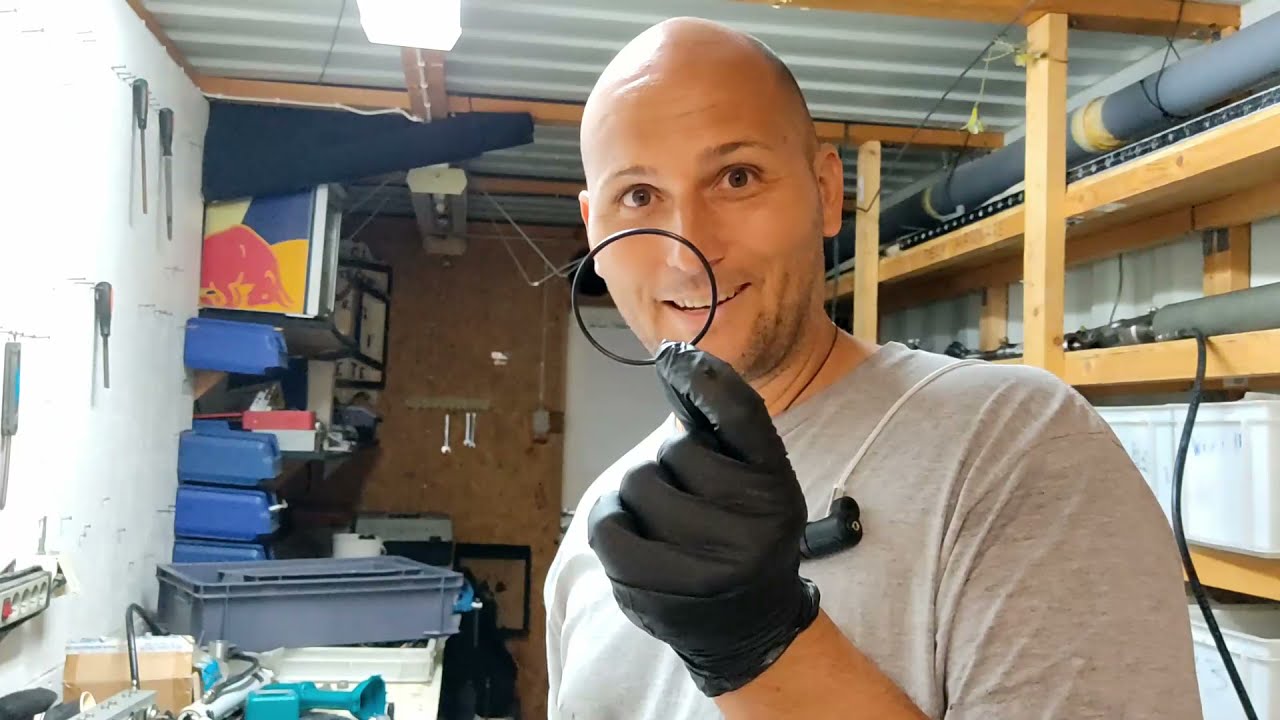 Servicing 30-Year-Old Vetus Hydraulic Rams