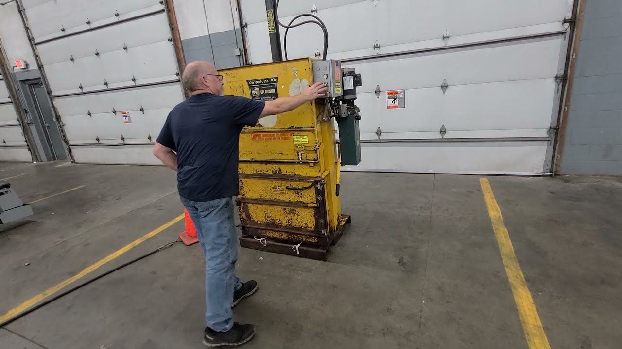 Ver-Tech M30STD Vertical Baler 1 Phase