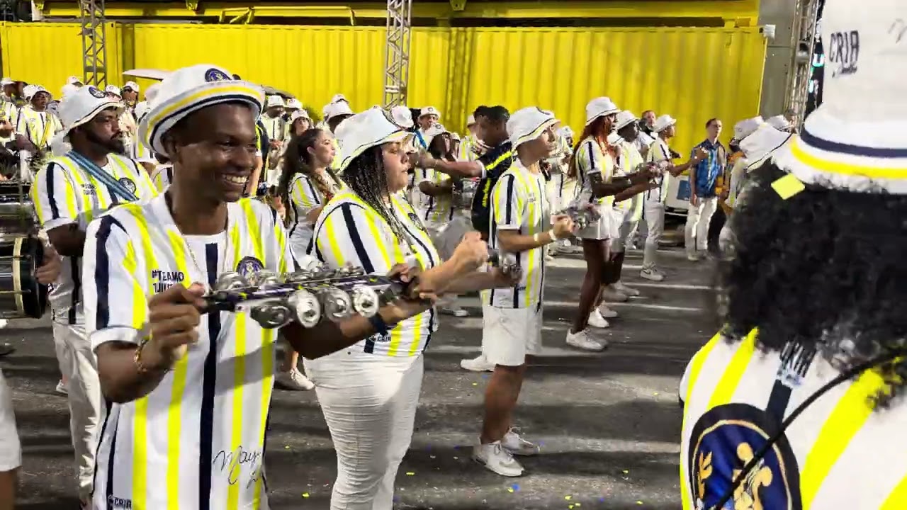 Desenho de chocalho Tuiuti no segundo ensaio técnico.