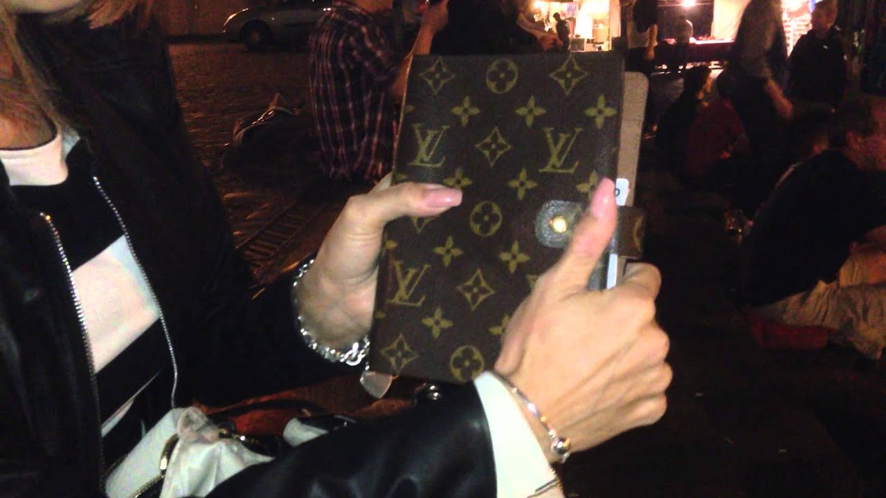 What's in my bag | Louis Vuitton Saumur MM