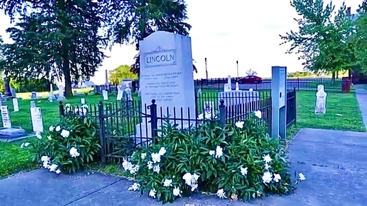 Thomas & Sarah Lincoln's Gravesite, Shiloh Cemetery - Lerna & Jaynesville, Illinois