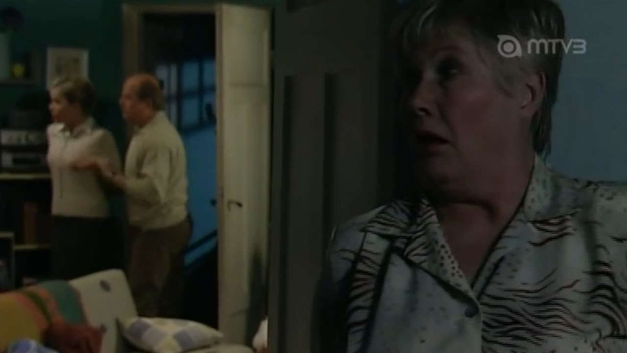 Salkkarit - Ossi auttaa Elinaa tulemaan raskaaksi & Ulla hiippailee Elinan asunnossa 3 (2005)