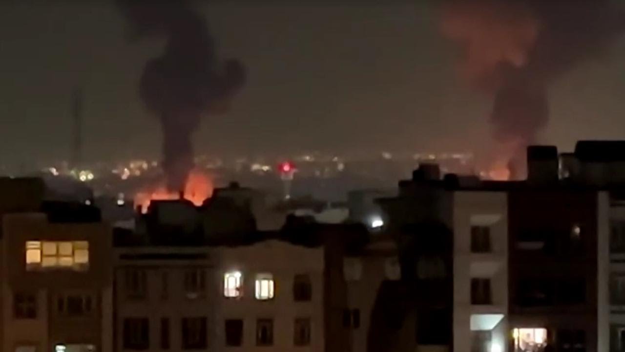 Ancora BOMBE SU TEHERAN: fiamme e colonne di fumo nella città