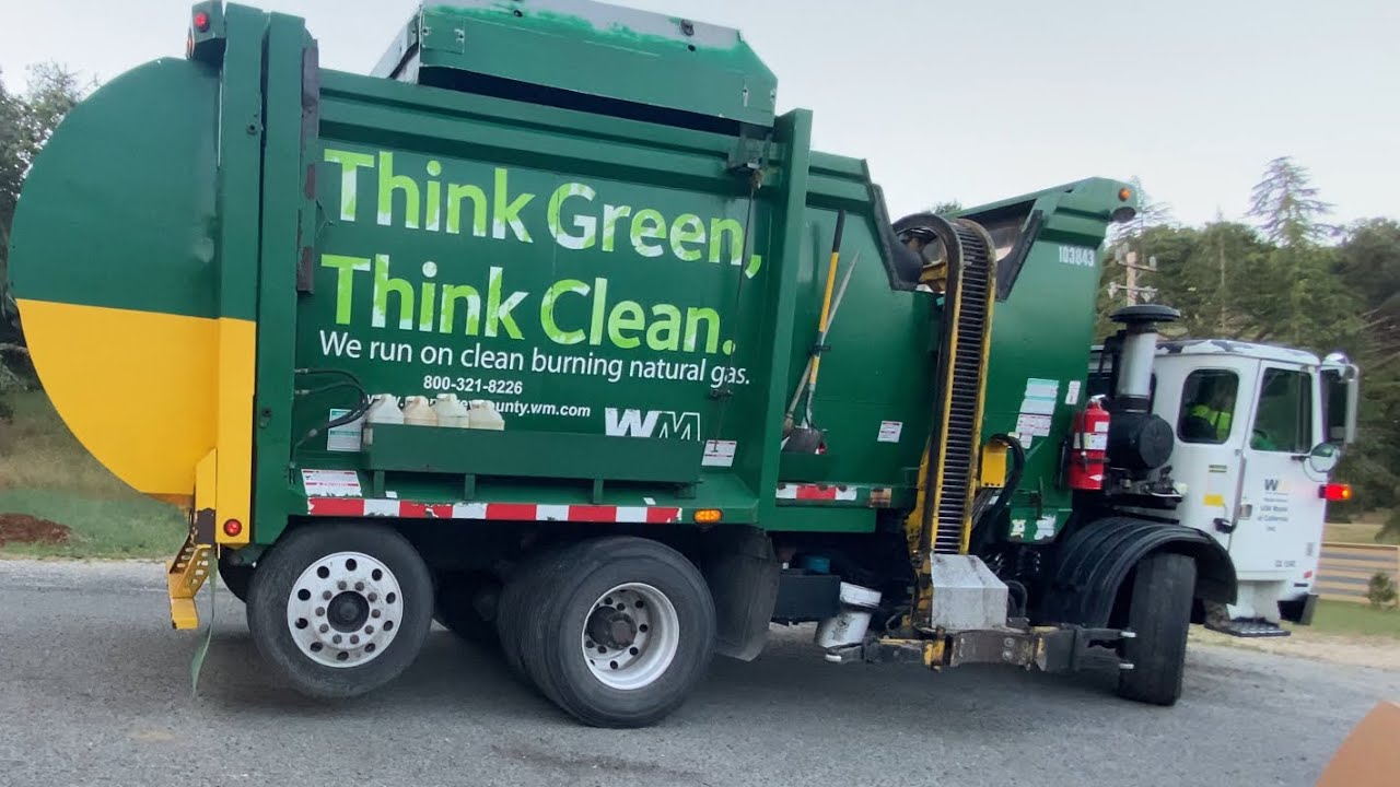 Autocar ACX McNeilus ZR! Fails, and a friendly recycling driver!