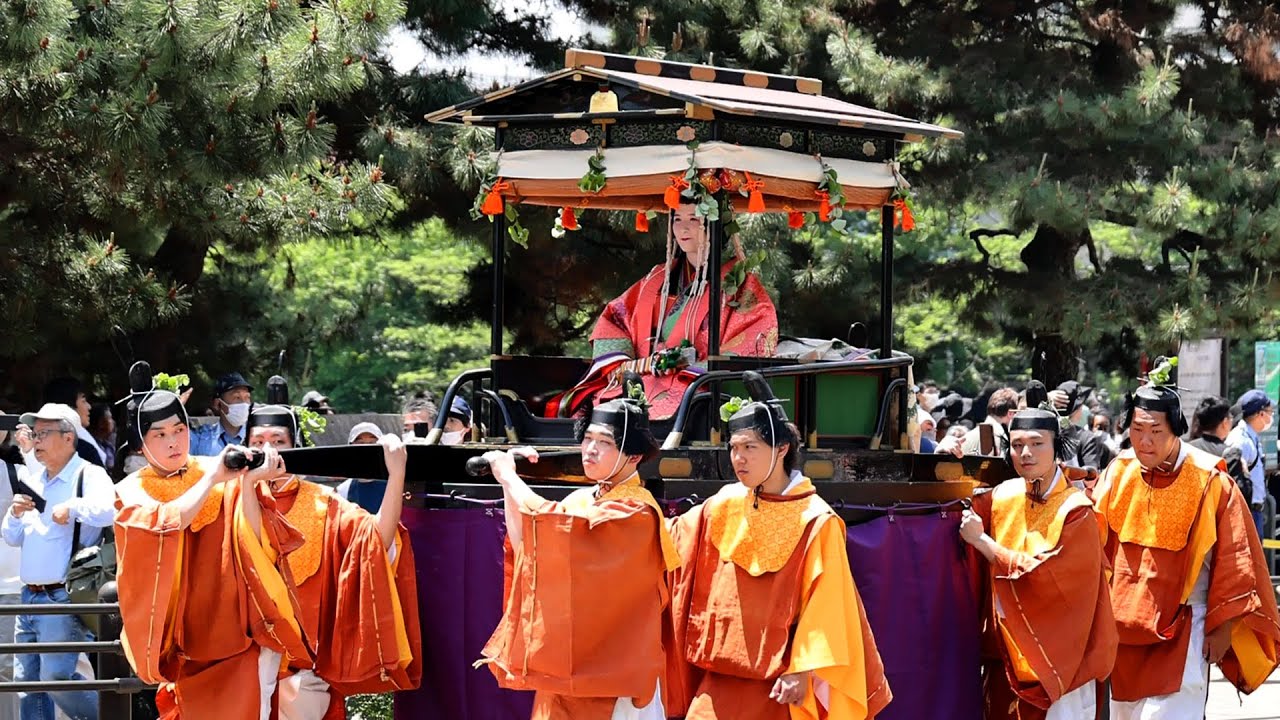 京都市内で「葵祭・路頭の儀」　京都御苑→下鴨神社→加茂街道　Aoi Festival was held in Kyoto city.　京都葵節 京都御苑 → 下鴨神社 → 鴨川沿岸