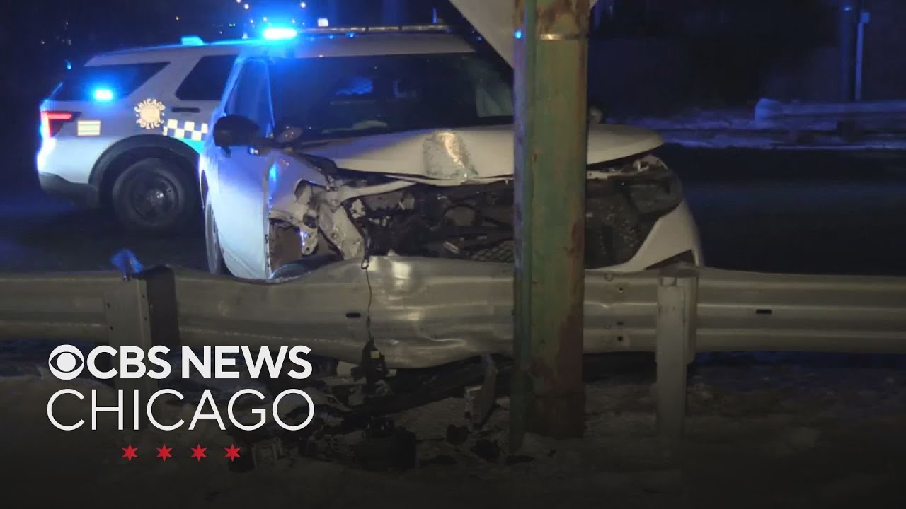 2 Chicago cops hurt after squad car crashes into barrier in Jefferson Park