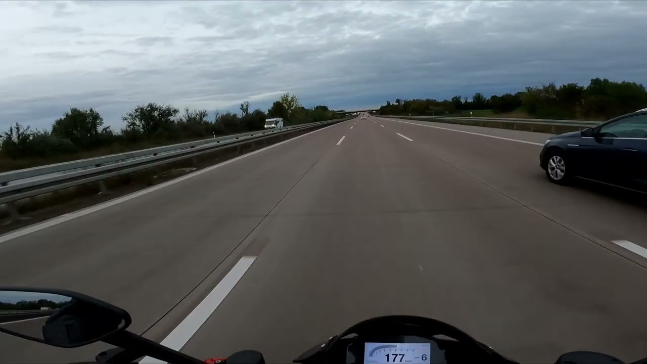 Ducati Monster 1200R Autobahn