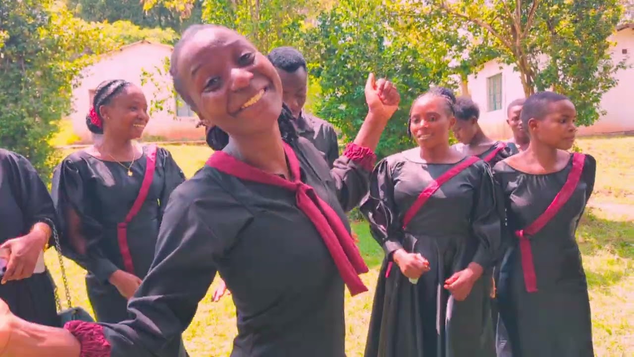 GLORY CHOIR WAKIWA KWENYE HUDUMA FPCT KABARE 