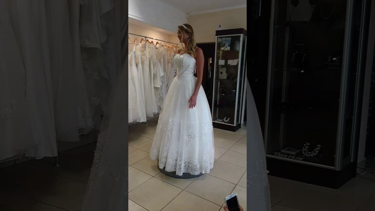Jak wybrać suknię ślubną w okazyjnej cenie. Zapraszam do Celebrity Boutique. Obejrzyjcie backstage