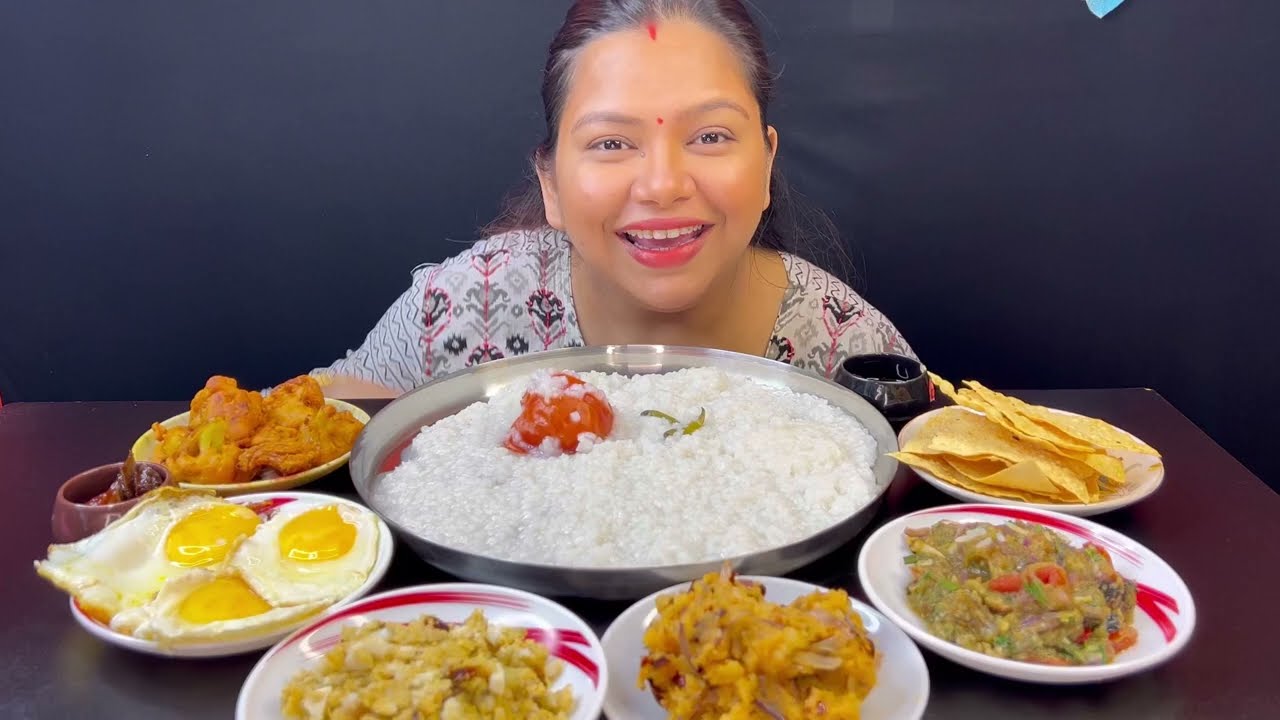 Bigbites,Eating Fena Vat,Begun Vorta,Dim vorta,ALU Vorta,Fulkopir Pakoda,Egg Pouch,Papad।।
