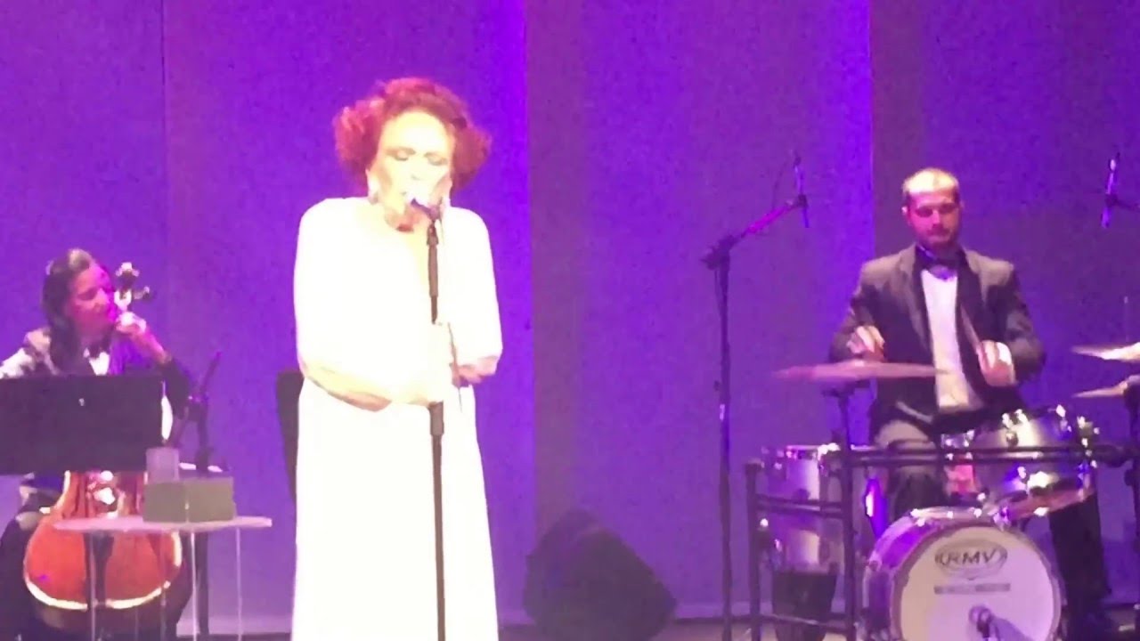Bibi Ferreira canta Frank Sinatra - encerramento Hotel Renaissance