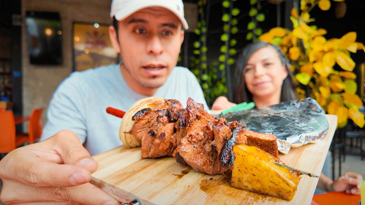 Así Se Ve un Mini Trompo al Pastor y una Quesadilla Gigante 🤯 ¡Tienes Que Probarlo!