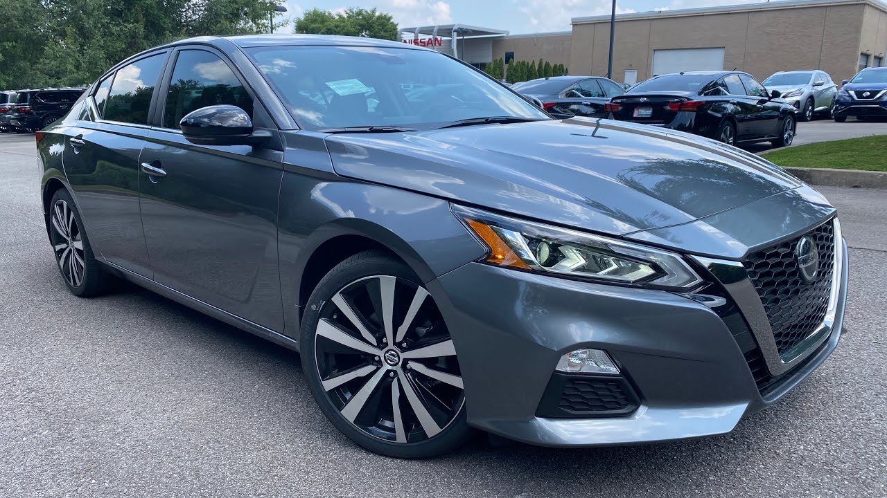 Тест-драйв и обзор Nissan Altima SR 2.0 VC-Turbo 2021 года