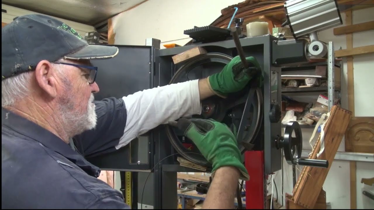 Changing Bandsaw Wheel Rubber Tyre.