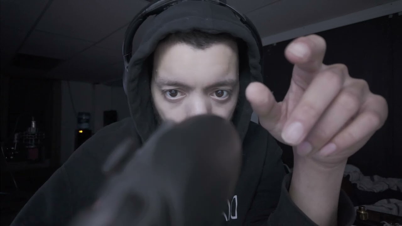 ASMR CONTROLLER TAPPING AND SCRATCHIN