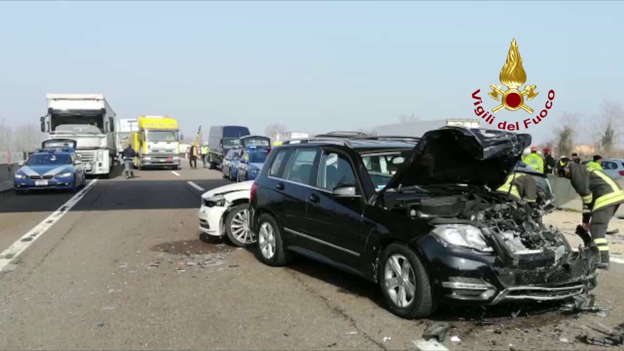 Maxi-tamponamento in A22. Un morto e 20 feriti