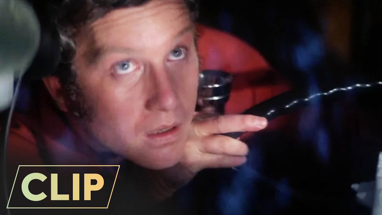 Close Encounters of the Third Kind (1977) | Railroad Crossing Encounter | Richard Dreyfuss