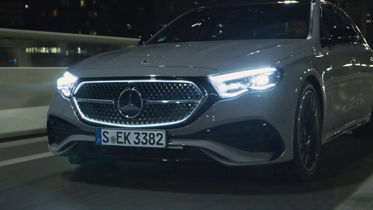 New MERCEDES E-CLASS 2024 at night - IMPRESSIVE lights & details