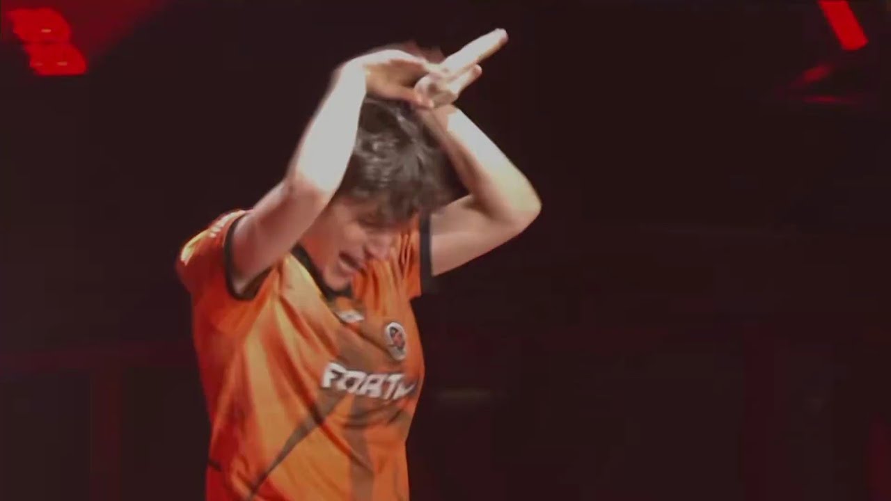 Fnatic Boaster dancing to ATEEZ 'Crazy Form' at the VALORANT Champions Paris Playoffs