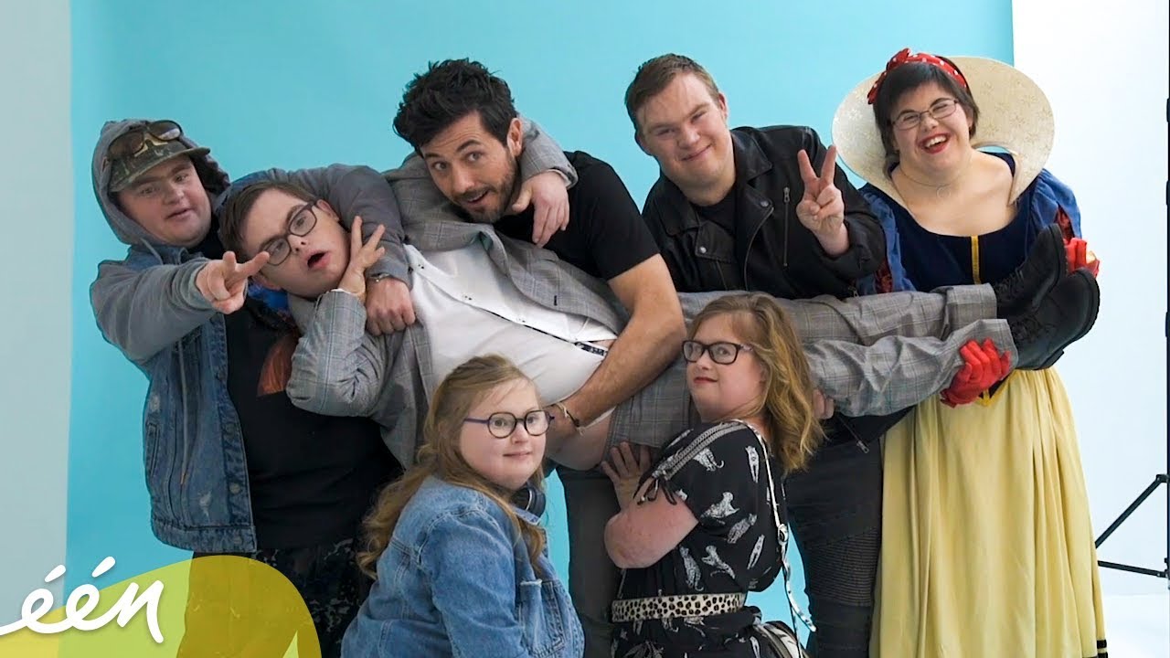 Down the road: Een fotoshoot voor de nieuwe groep