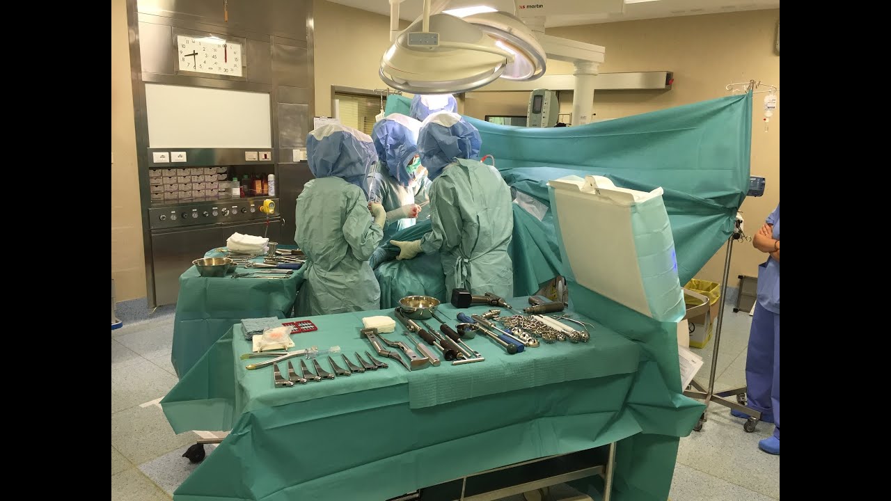 Bloc opératoire orthopédie: comment réduire le risque infectieux d’une prothèse articulaire?