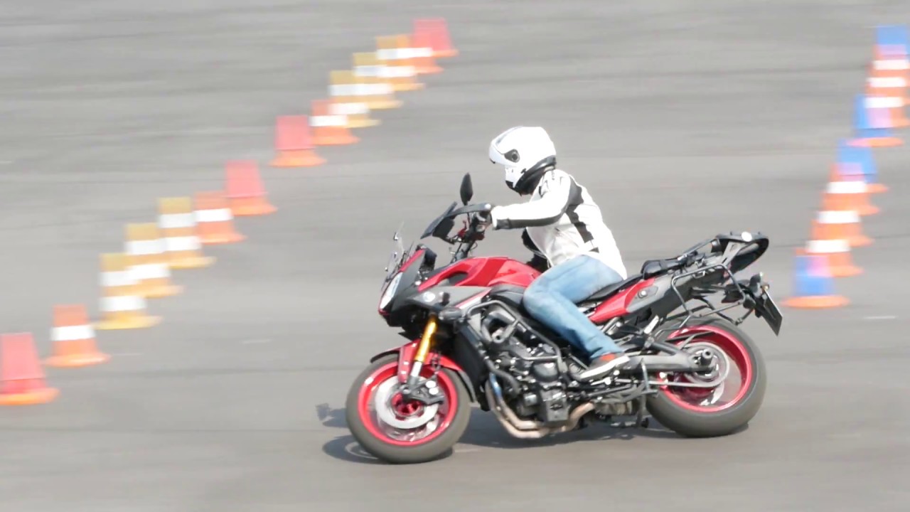 Yamaha MT-09 Tracer 2016 motorcycle control on low speeds ( FJ-09 )