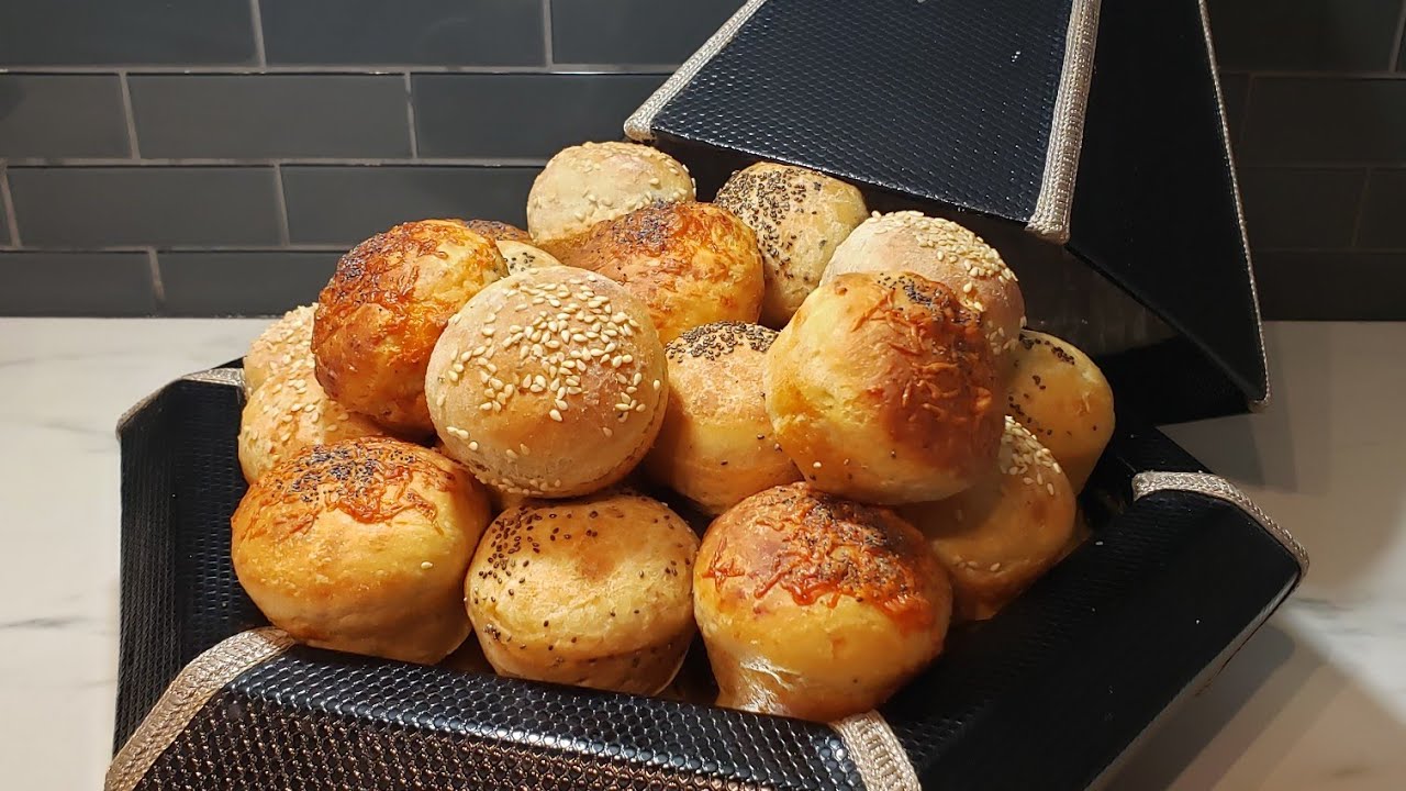 Variété de pain maison avec une seule pâte.
