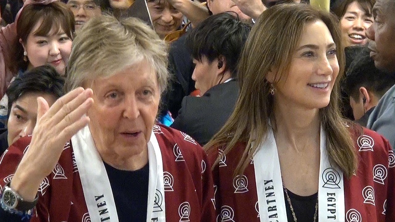 ポール・マッカートニーさん来日　空港でファン500人が歓迎