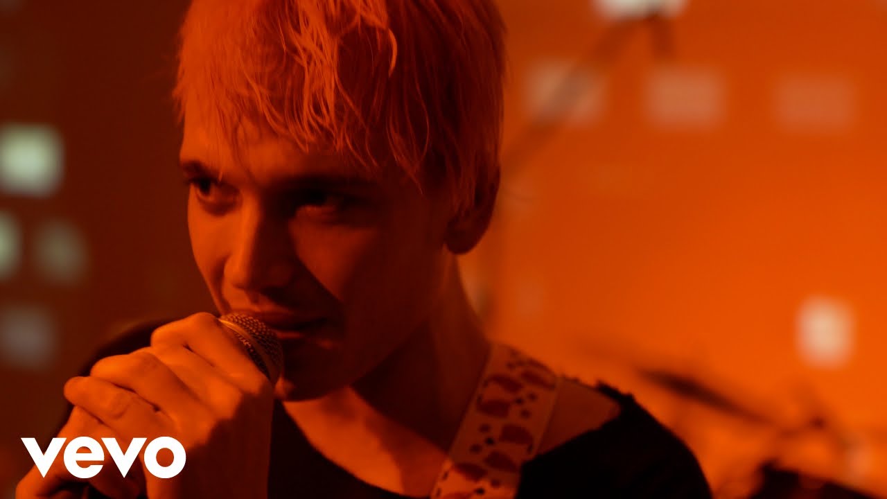 Badflower - 30 (Live From A Barn)