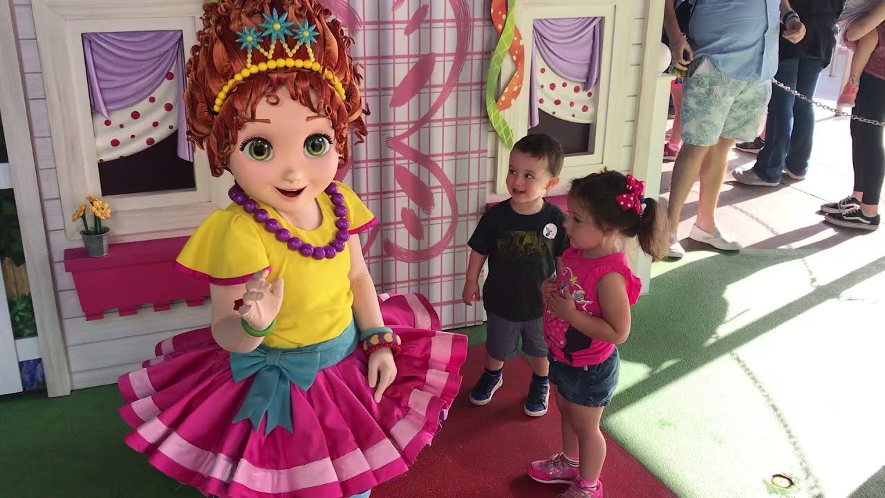 Meet and Greet with Doc Mcstuffins, Fancy Nancy and Vampirina at Hollywood Studios in Disney World