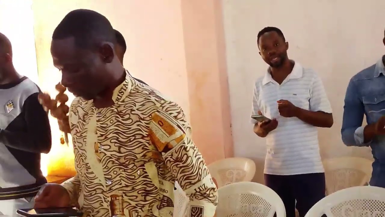 Culto dominical da igreja local de água viva cazengo 
