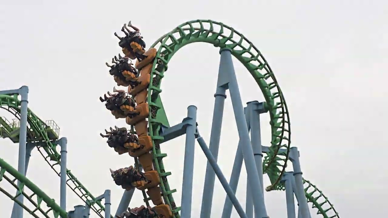 Montaña rusa El Desafío. Parque de la costa