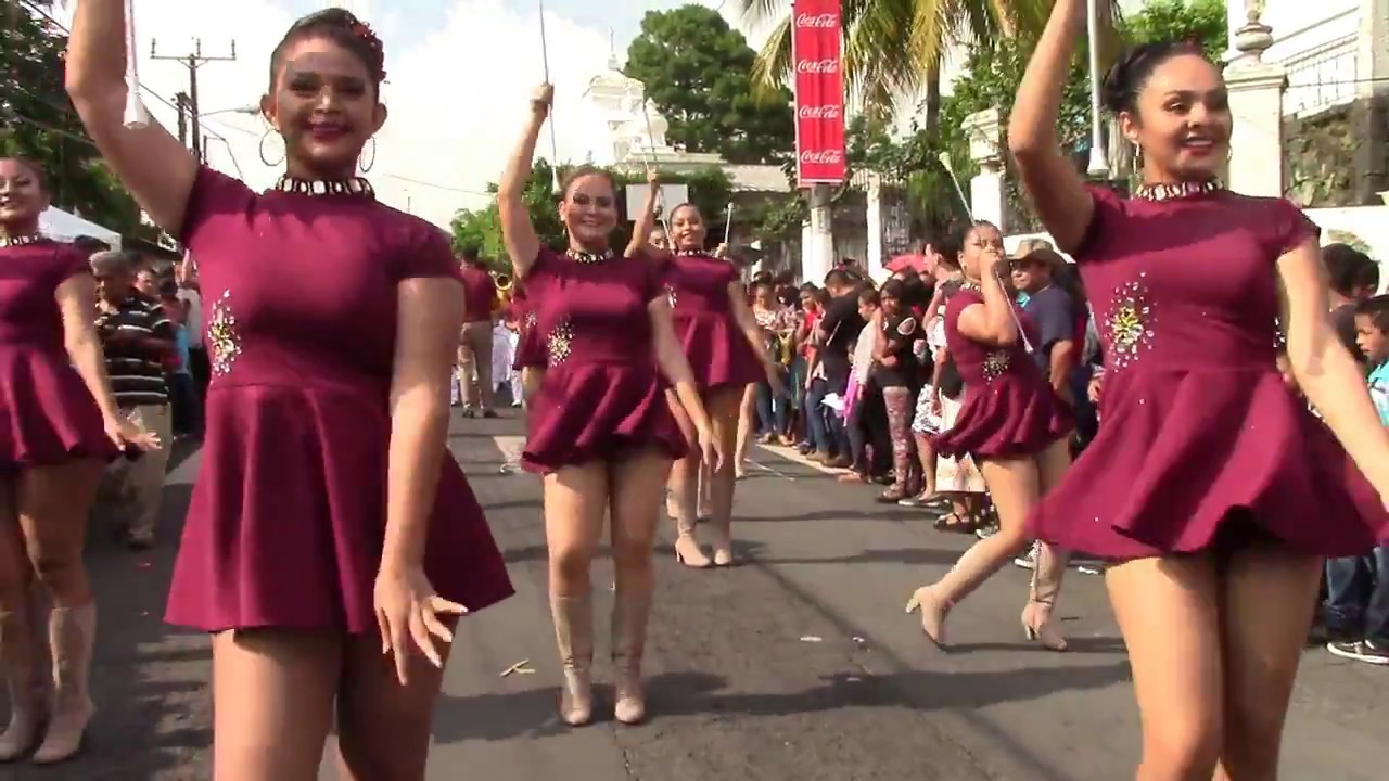 Colegio Salarrue en desfile izalco