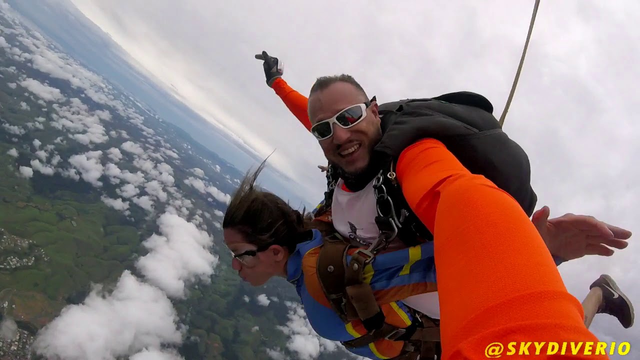 Skydive Rio Paraquedismo Salto Duplo no Rio de Janeiro Visite: http://www.skydiverio.com.br/