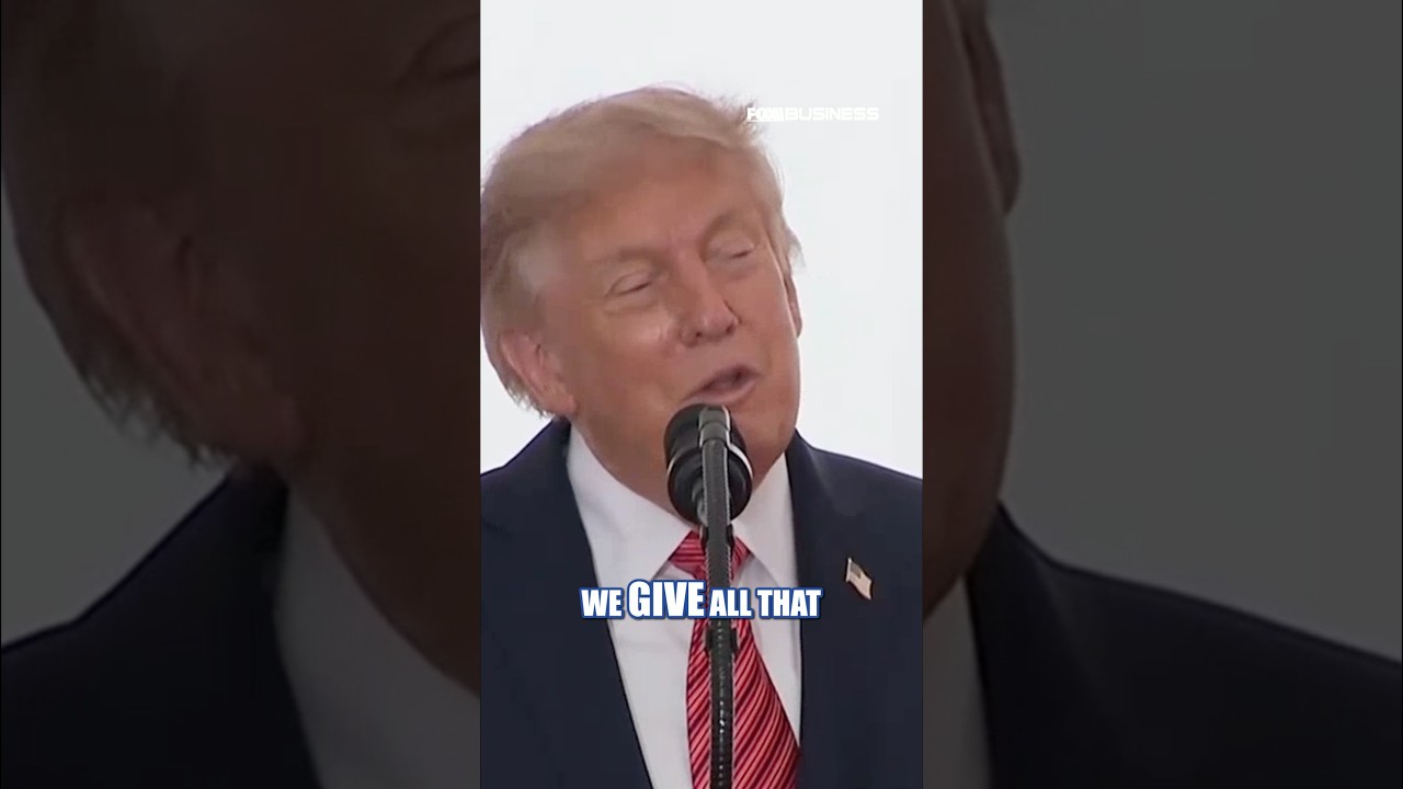 &laquo;КАКОГО ЧЕРТА МЫ ИМ ПОМОГАЕМ?&raquo;: Трамп обрушился с критикой на НАТО #shorts