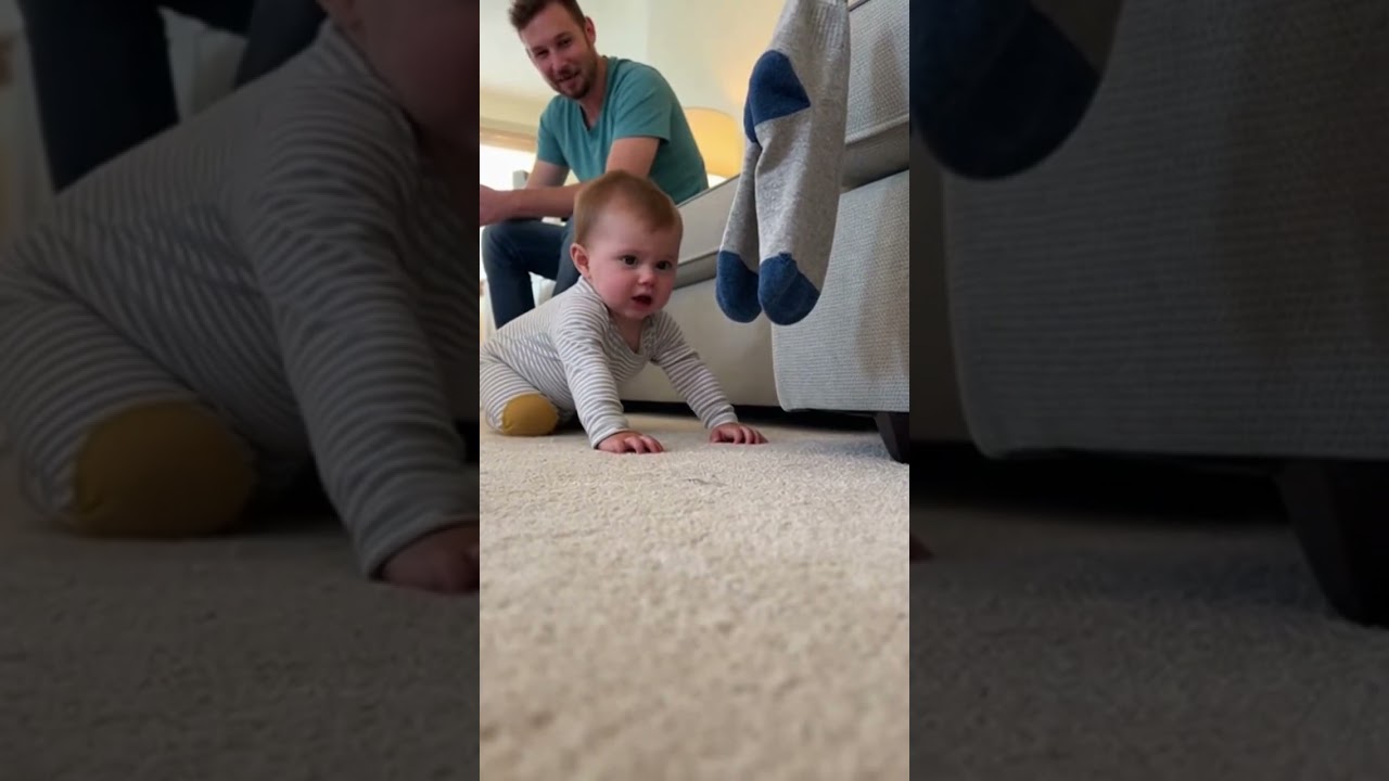 😂👶 Moment, w kt&oacute;rym dziecko odkryło śmierdzące skarpetki taty