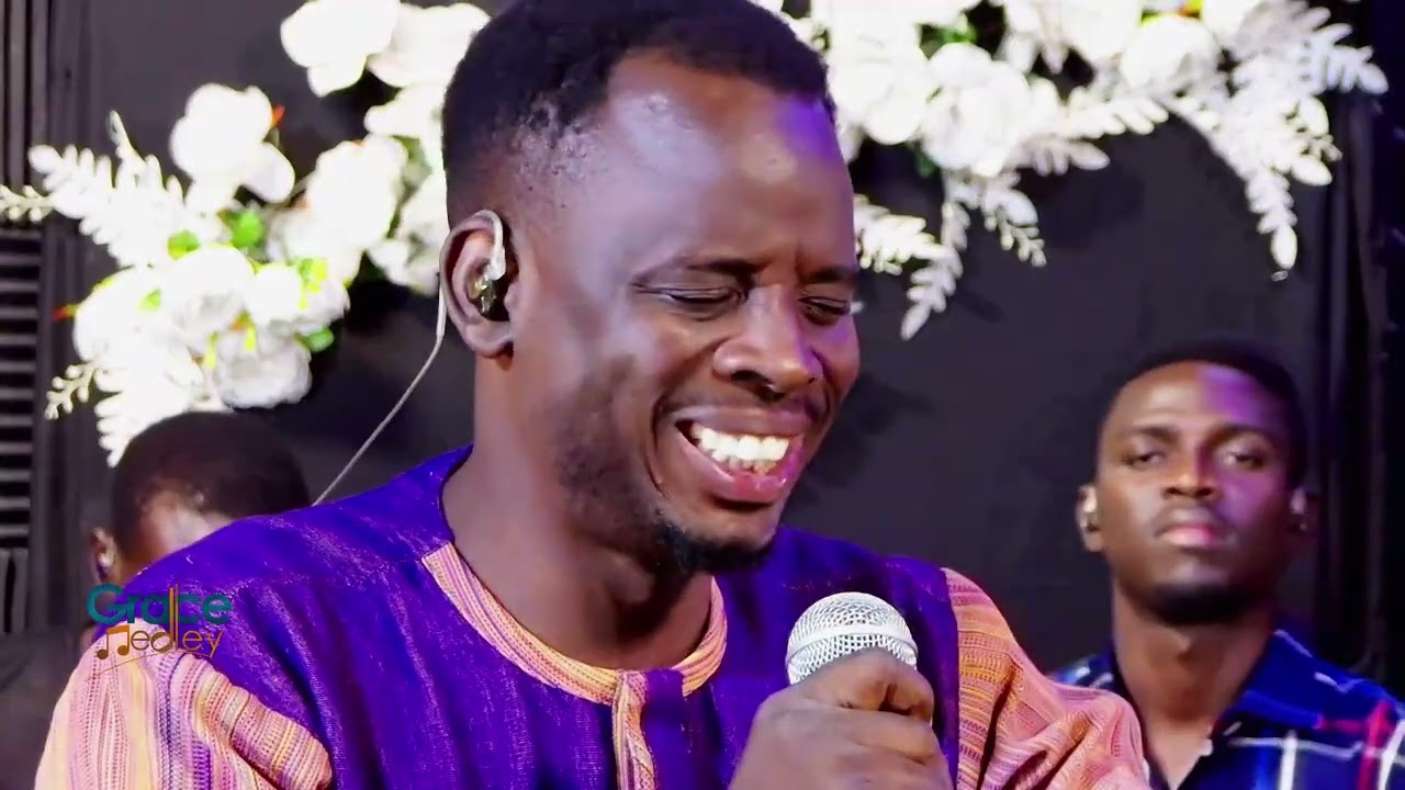 GRACE MEDLEY AVEC LE CHANTRE GERMAIN KIENDREBEOGO