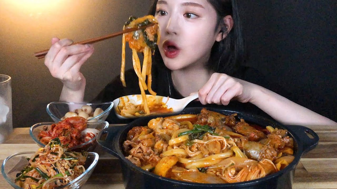 SUB[광고]대창 우삼겹 순대 푸짐한 곱창전골 먹방 분모자 우동사리 볶음밥까지 리얼사운드 Jeongol Mukbang ASMR
